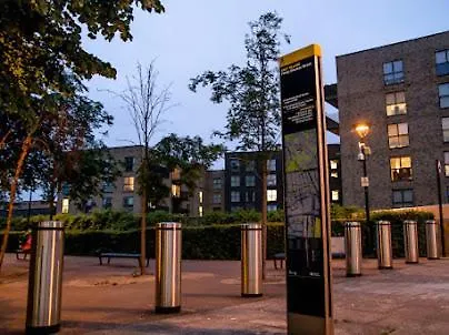 Kayz Lodge- Luxury Ensuite-private & Shared In A New House At The Olympic Village Overlooking Stratford Westfield And Tube Station 山林小屋 伦敦