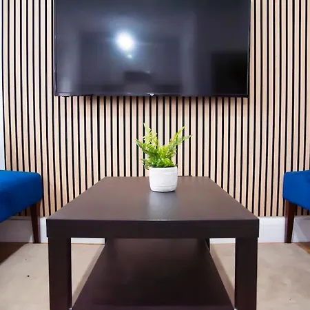Apartment Smart Modern, Split Level Flat, Free Parking London