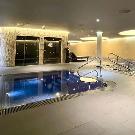 Luxury In Canary Wharf Centre With Private Balcony, And 360 Skyline View *
