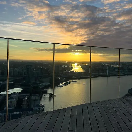 公寓 Luxury In Canary Wharf Centre With Private Balcony, And 360 Skyline View 伦敦