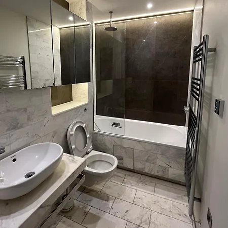 Luxury In Canary Wharf Centre With Private Balcony, And 360 Skyline View 公寓 伦敦