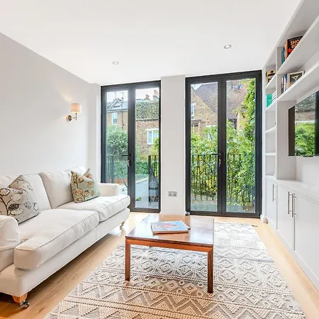 Apartment Contemporary 2br Duplex With A Patio In Chelsea London