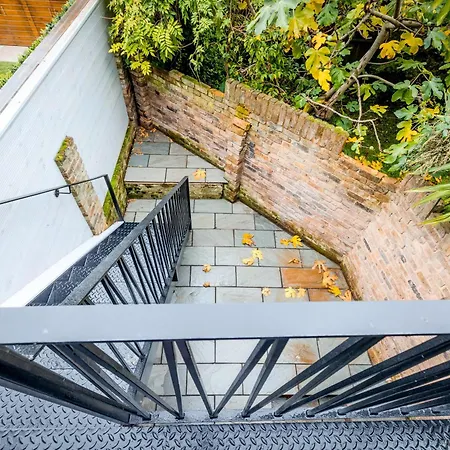 Contemporary 2br Duplex With A Patio In Chelsea Apartment