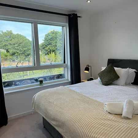 Kayz Lodge- Luxury Ensuite-private & Shared In A New House At The Olympic Village Overlooking Stratford Westfield And Tube Station 山林小屋 伦敦