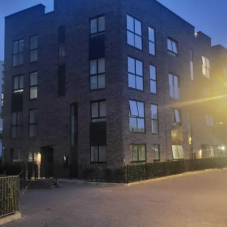 Kayz Lodge- Luxury Ensuite-private & Shared In A New House At The Olympic Village Overlooking Stratford Westfield And Tube Station