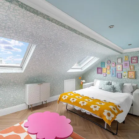 Holiday home Blossom House New 3bed House In Barons Court