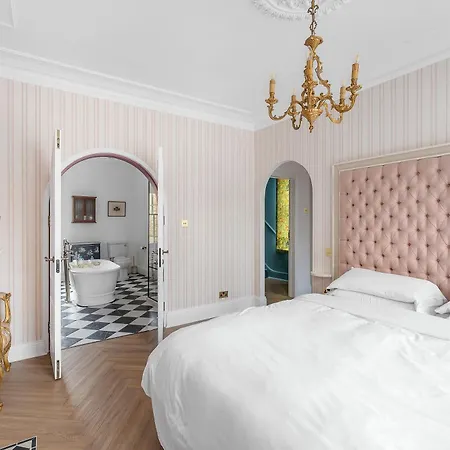 Blossom House New 3bed House In Barons Court * London
