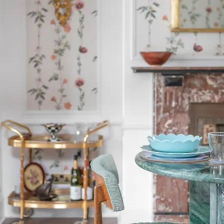 Holiday home Blossom House New 3bed House In Barons Court