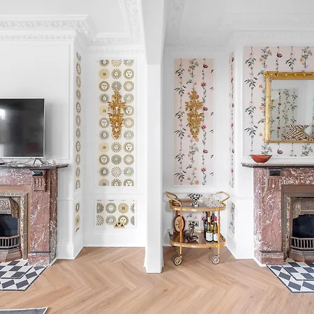Holiday home Blossom House New 3bed House In Barons Court *