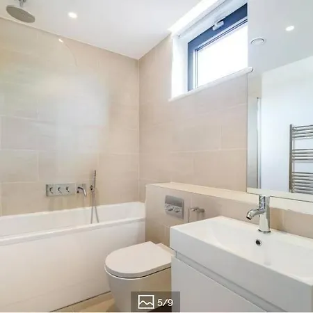 2br Penthouse With Balcony 公寓 *