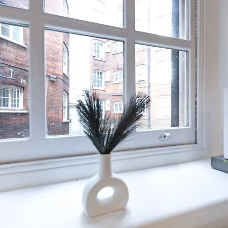 Beautiful One Bedroom Flat In Scott Ellis Gardens London