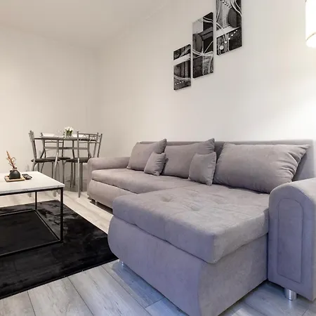 Beautiful One Bedroom Flat In Scott Ellis Gardens