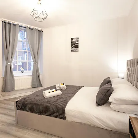 Beautiful One Bedroom Flat In Scott Ellis Gardens