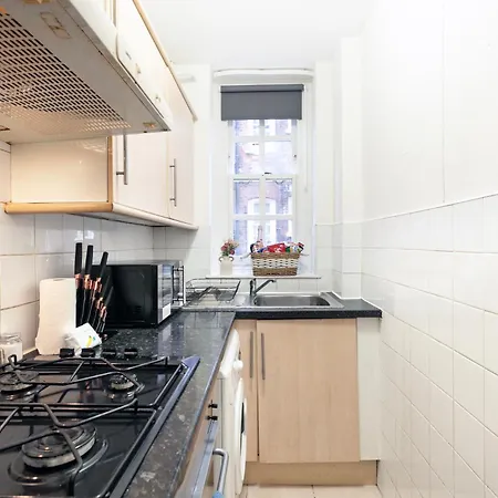 Beautiful One Bedroom Flat In Scott Ellis Gardens *