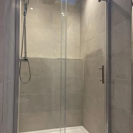 Fully Furnished Duplex In Askew Road Apartment London