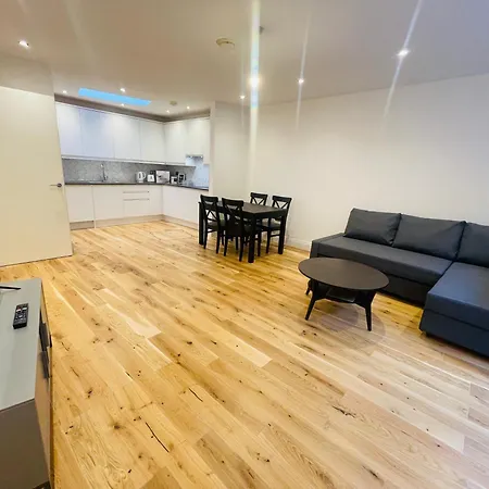 Fully Furnished Duplex In Askew Road