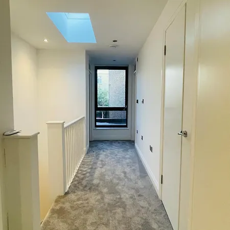 Apartment Fully Furnished Duplex In Askew Road *