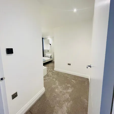 Fully Furnished Duplex In Askew Road *
