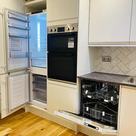 Fully Furnished Duplex In Askew Road *