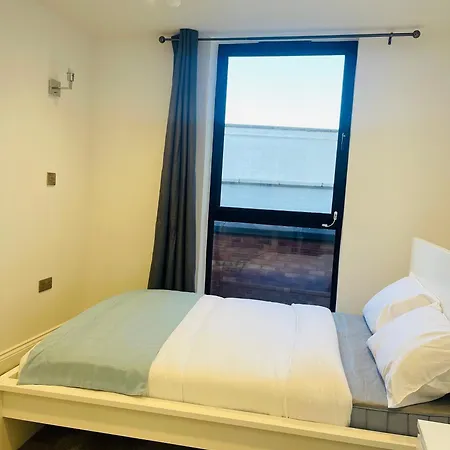 Fully Furnished Duplex In Askew Road Apartment London