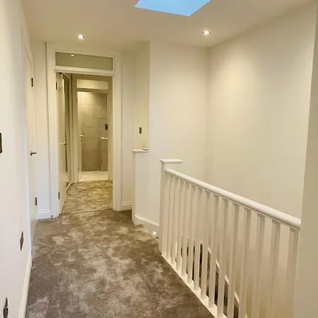 Fully Furnished Duplex In Askew Road * London