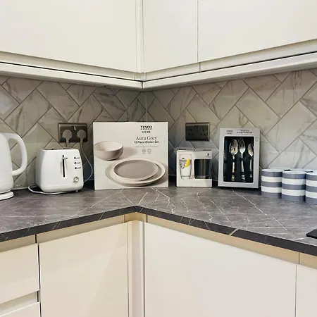 Fully Furnished Duplex In Askew Road Apartment London