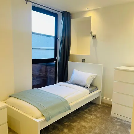 Fully Furnished Duplex In Askew Road Apartment London