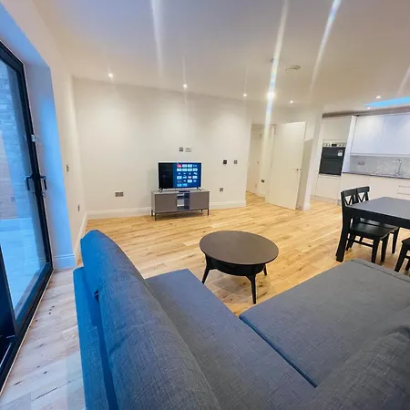 Apartment Fully Furnished Duplex In Askew Road