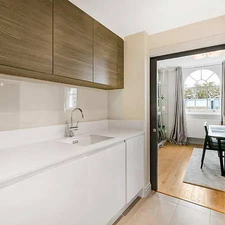 Penthouse Overlooking Hyde Park *