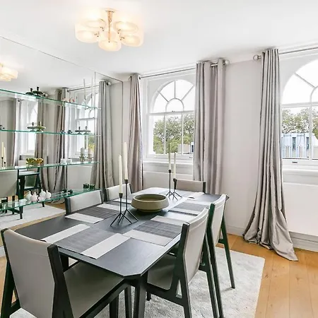 Penthouse Overlooking Hyde Park London