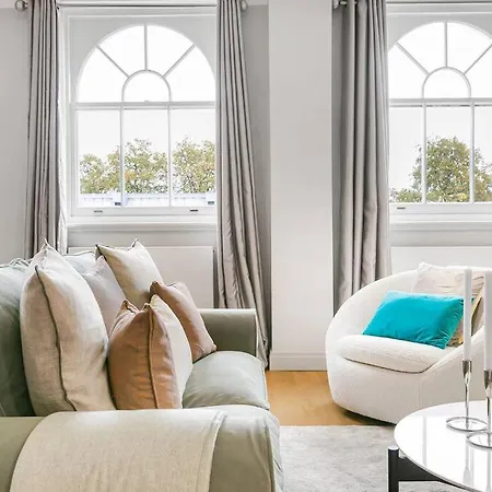 Penthouse Overlooking Hyde Park * London