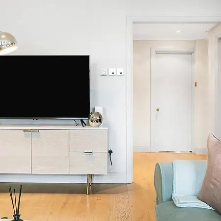 Penthouse Overlooking Hyde Park * London