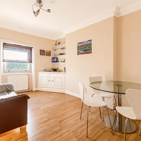 Comfy 1br Flat, 5 Minutes Chalk Farm Tube Apartment London
