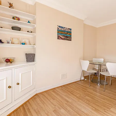 Comfy 1br Flat, 5 Minutes Chalk Farm Tube Apartment London