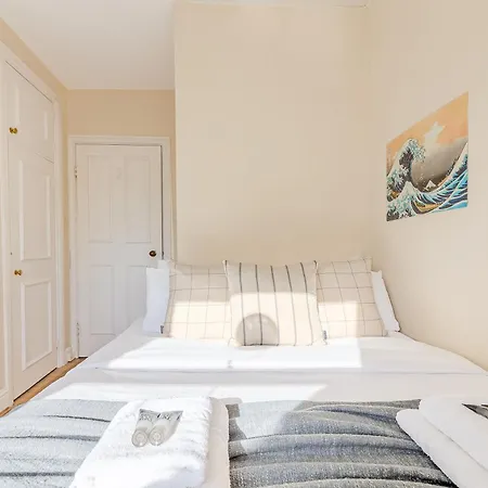 Apartment Comfy 1br Flat, 5 Minutes Chalk Farm Tube London