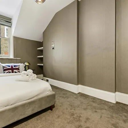 Mayfair With Private Terrace- 2 Bed *