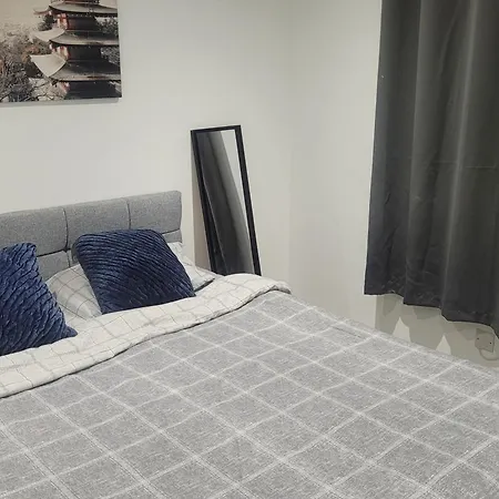 Private In A 2 Bed In Zone 2 *