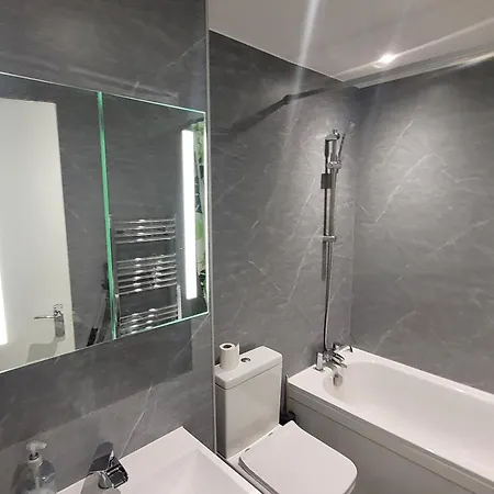 Private In A 2 Bed In Zone 2