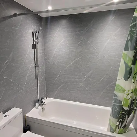 Private In A 2 Bed In Zone 2 Gasthof *