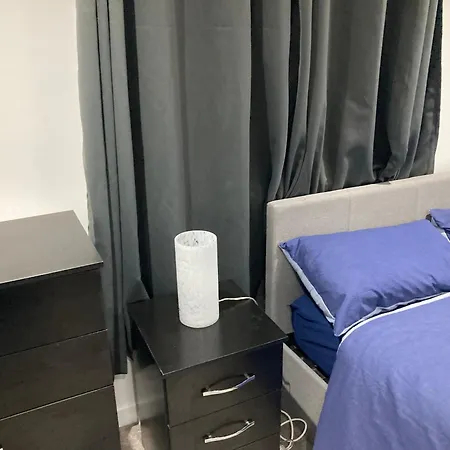 Private In A 2 Bed In Zone 2 Gasthof London
