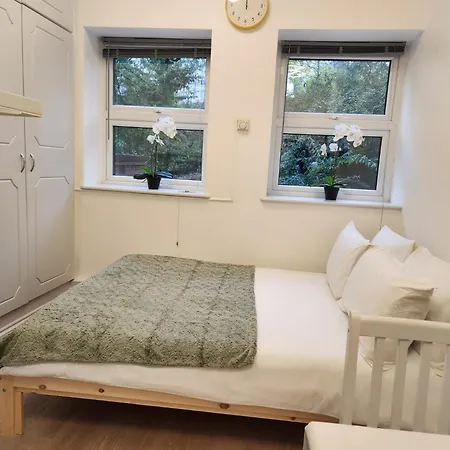 St 6 - 2 Min Walk From Tube Cozy London