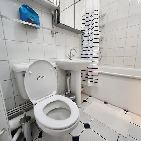 St 6 - 2 Min Walk From Tube Cozy Apartment