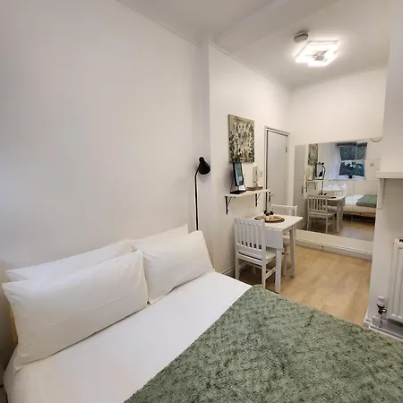 St 6 - 2 Min Walk From Tube Cozy London