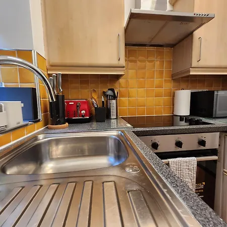 St 6 - 2 Min Walk From Tube Cozy Apartment London