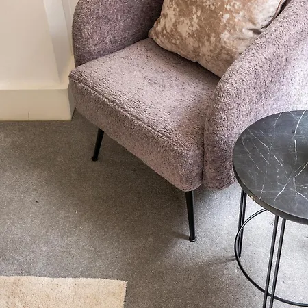 3 Bed- London- Private Garden London