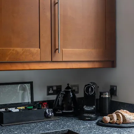 Apartment 3 Bed- London- Private Garden