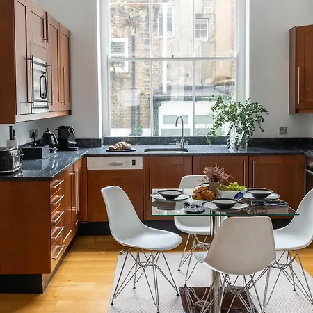 3 Bed- London- Private Garden Apartment