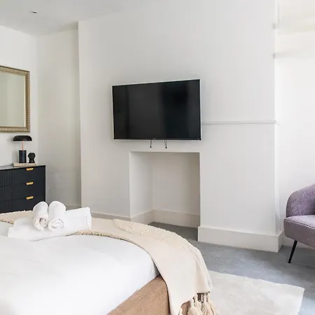 Apartment 3 Bed- London- Private Garden *