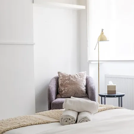 3 Bed- London- Private Garden *