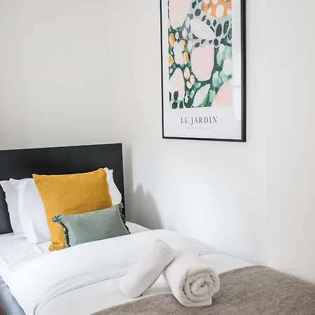 3 Bed- London- Private Garden * London